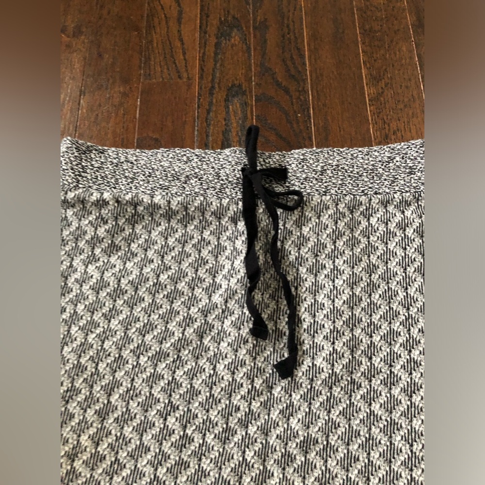 Ann Taylor LOFT Women’s S Black/White Knit Loop Stitch Elastic Waist Mini Skirt - Picture 3 of 10